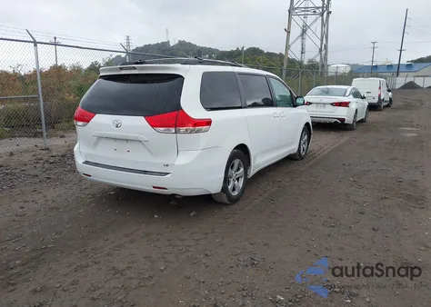 2011 Toyota Sienna Le V6 z USA, uszkodzony, nr VIN 5TDKK3DCXBS008194